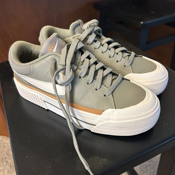 Women's Nike Court Legacy Lift Platform Sneakers - Picture 3 of 8